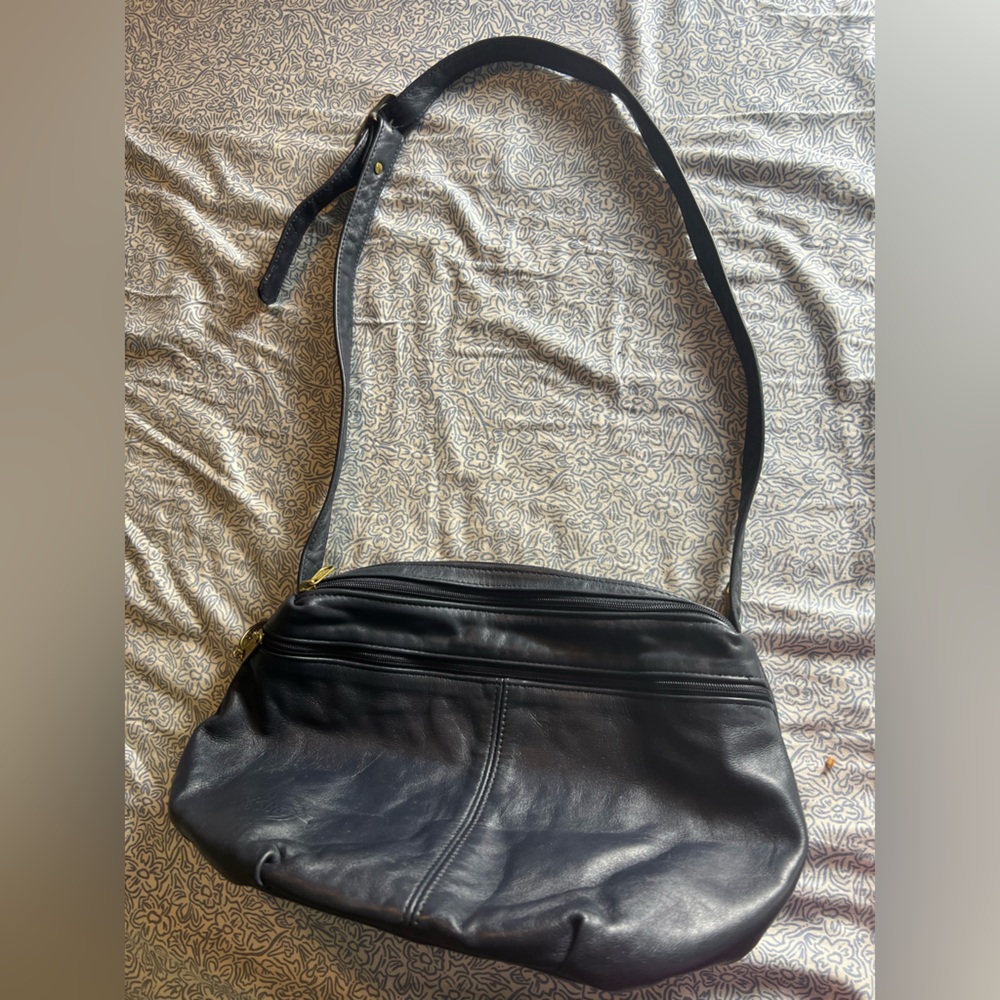 VTG Stone Mountain Leather Crossbody Purse Navy Pebbled Leather W Black Interior